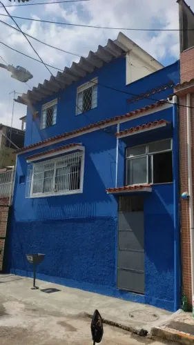 CASA COM 4 QUARTOS EM PAVUNA