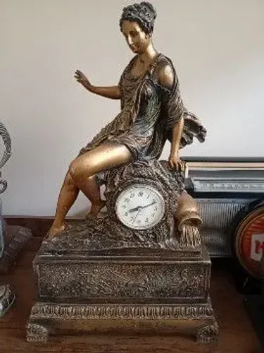 Estatua antiga em Resina
