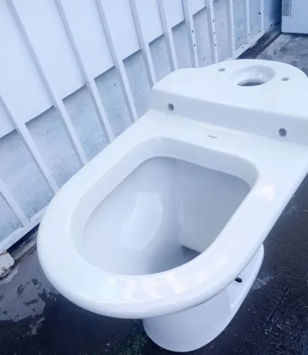 Vendo este vaso sanitário semi novo detalhe,apenas o vaso do jeito da foto 