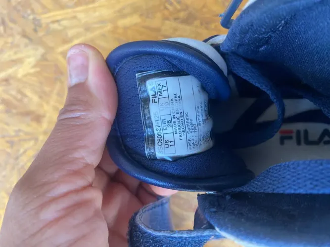 Tênis masculino fila em bom estado. Valor 80,00Não entrego, retirar em Realengo.