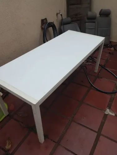 Mesa baixa branca medidas 1.48 compr.. x 60 x 60 altura bem resistente