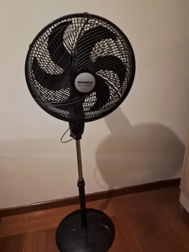 Ventilador de pé Mondial