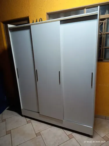 Guarda roupa de solteiro 153X197 Semi novo