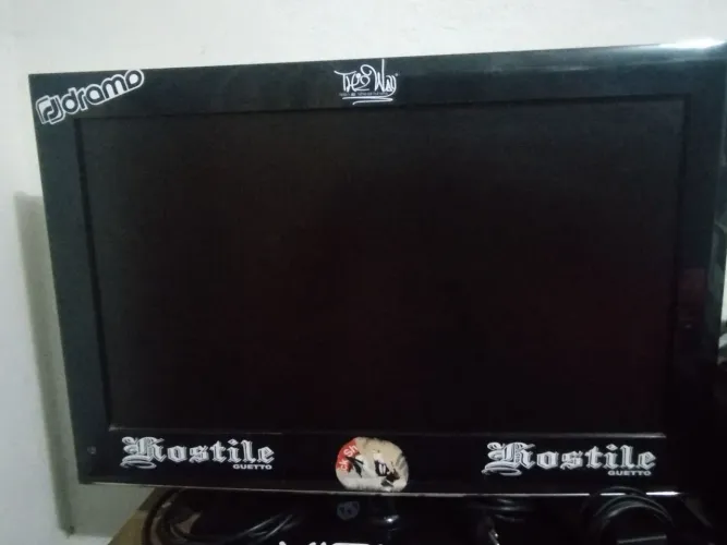 TV 24" Philips LCD hdmi vga