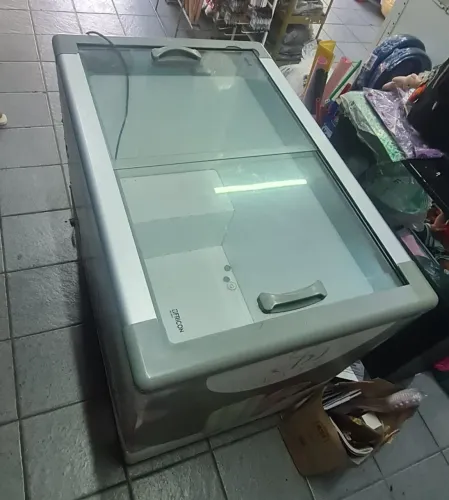 Frezzer horizontal expositor 311Lt ótimo para sua sorveteria e açaiteria.