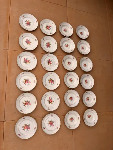 Jogo de pratos Porcelana real 12 pratos 