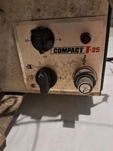 Projetor de filmes 16mm LEC T25 Relíquia