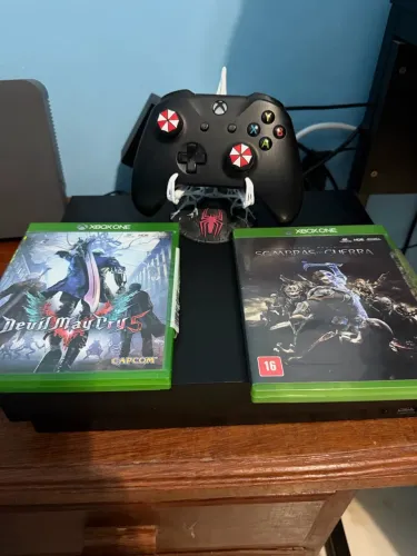 Vendo Xbox one X com jogos