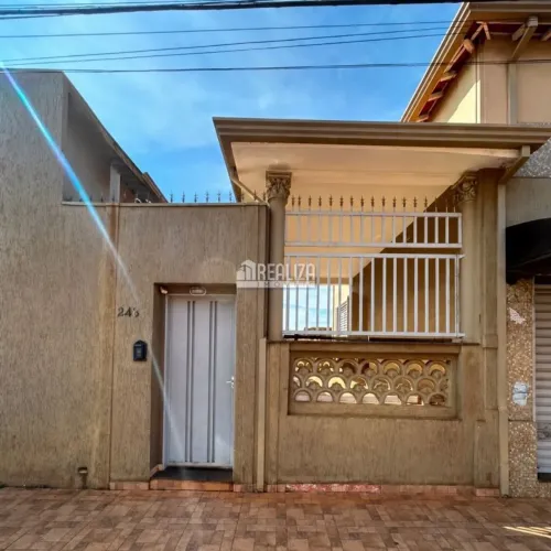 Casa com 2 Quarto(s) e 3 banheiro(s) para Alugar, 10 m² por R$ 1705 / Mês