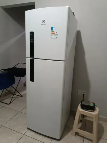 Geladeira, fogão, armário Itatiaia, máquina faz tudo