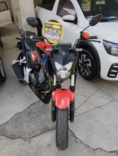 CB Twister 300 com ABS ano 2023