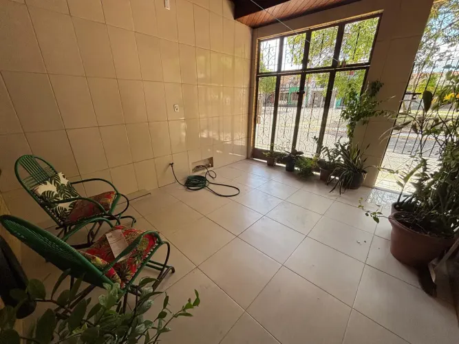Casa com 2 pavimentos na Pedreira