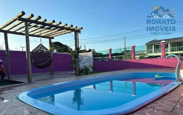 Casa com ampla área de lazer e piscina em Inajá - Matinhos