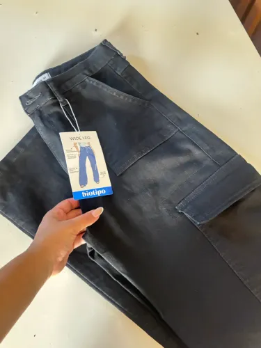 Calça wide leg, nova nunca usada ainda está com etiqueta