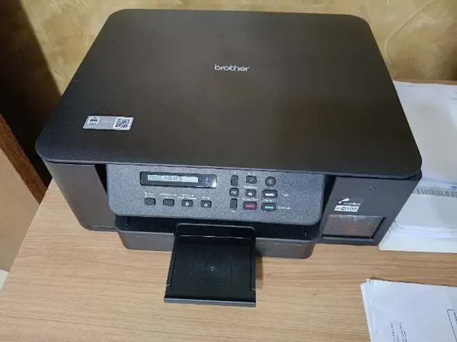 Multifuncional Brother DCP-T530DW, frente e verso