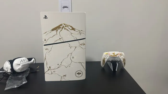 Ps5 edição limitada com 2 controles e uma base de carregamento