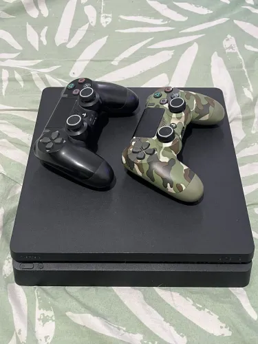 PS4 Slim 1 TB + 2 Controles Originais + 6 Jogos Físicos