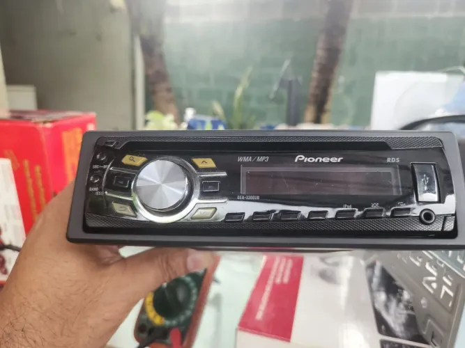 Rádio Automotivo PIONEER DEH-3300UB COM CHICOTE E MOLDURA