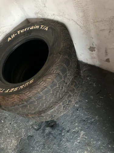 2 pneus 285/70 Aro 17
