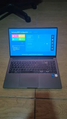 Notebook Samsung galaxy book3 i5 13th Gen, 8gb ram, ssd 256gb full hd.