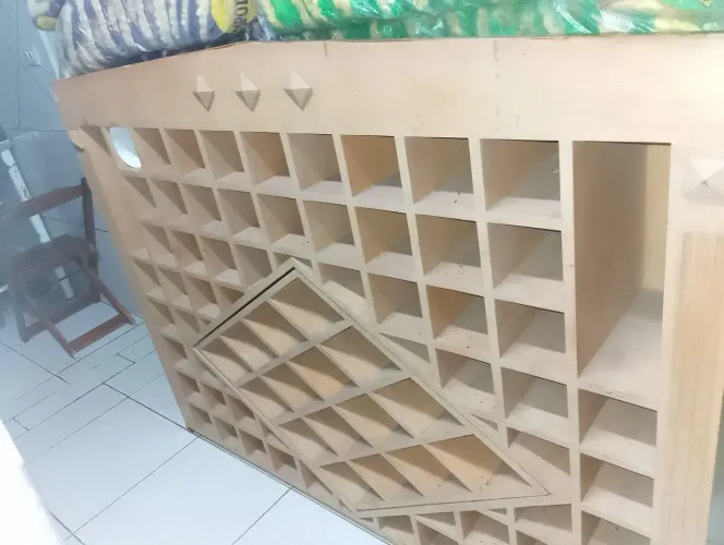 Adega para colocar vinho 1,66x1,30 e 34 de largura