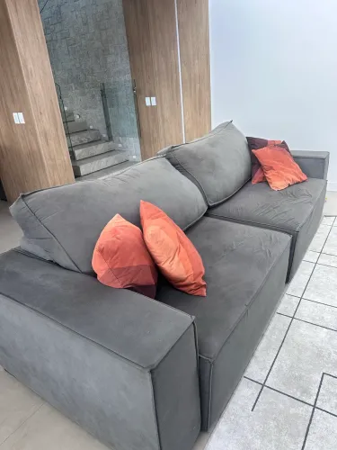 Sofá retrátil cinza 