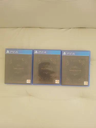 DARK SOULS TRILOGY COLEÇÃO REMASTERED