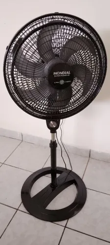 Ventilador Mondial de pé
