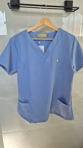 Conjunto Scrub Feminino Gérbera Azul Claro Dra Charm