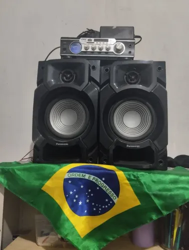 Caixas de som com amplificador