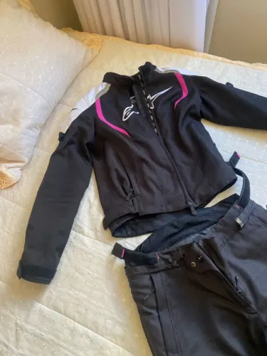 Conjunto de moto feminina