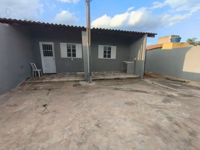 Alugo casa 2 quartos QD 60 e
