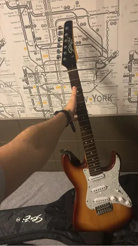 Guitarra seizi (preço negóciável)