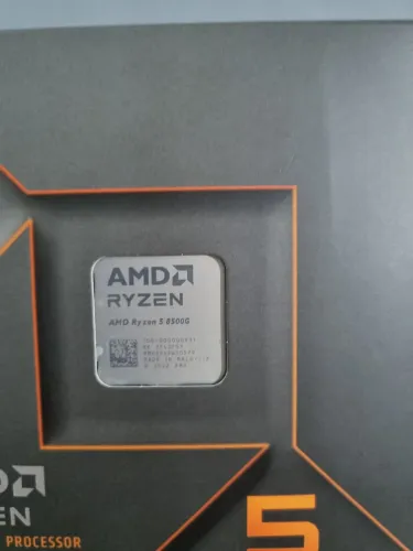 Ryzen 5 8500G - Radeon 740M ( Com Caixa s/ cooler )