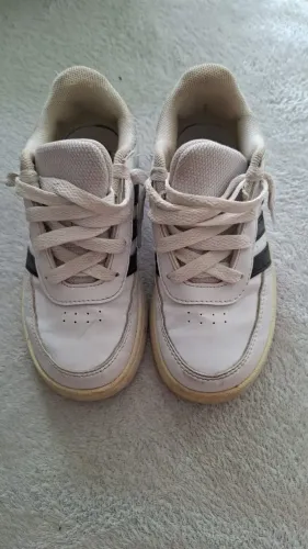 Lindo tênis Adidas n30 infantil 