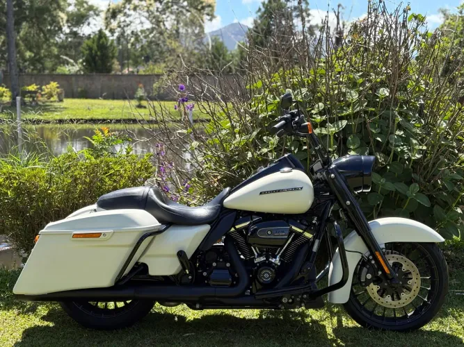 Harley Davidson - Touring Road King Special FLHRXS