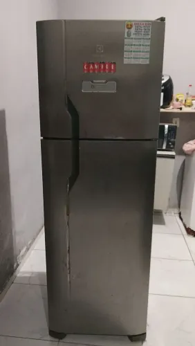 Estou com essa geladeira pra vender
