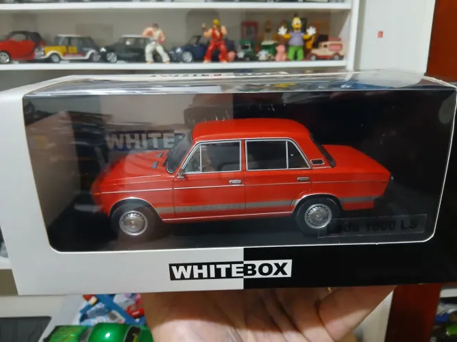 Miniatura lada 1600 1/24 White box 