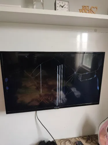 Tv Panasonic 32" tela quebrada 