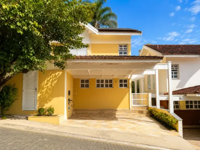 Casa inteligente Granja Viana | Lareira |Energia Solar Isenta até 2045 | Condomínio Clube