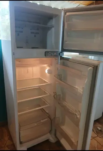 Geladeira Frost free semi nova