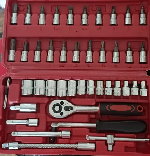 kit de ferramentas 40/46 com jogo de soquetes, chave catraca e maleta