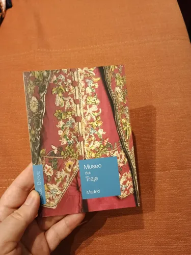 Guia Museo del Traje Madrid Livro Moda História Espanhola