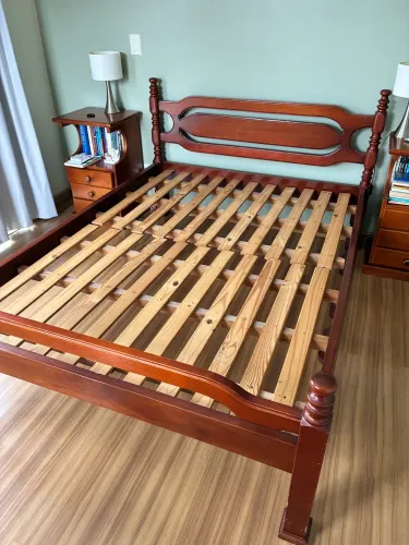 Cama casal móveis de Gramado. Madeira maciça 