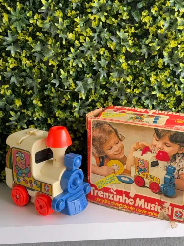 Brinquedo antigo da estrela trenzinho musical 