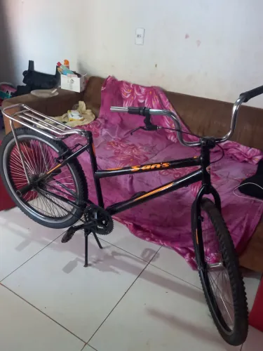 Bicicleta aro 26 Bem conservada com rodas de Rolamentos 72 raios é descanso sentral 