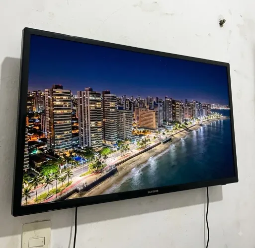 TV Samsung 32? LED, convencional, funcionando perfeitamente