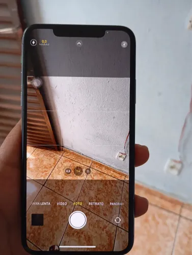 Vendo celular, bateria 74%, quebrado somente no canto da dela, 800 reias 