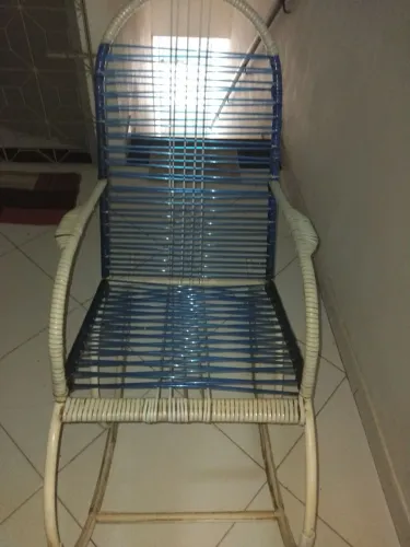 Vendo cadeira de balanço bem conservada