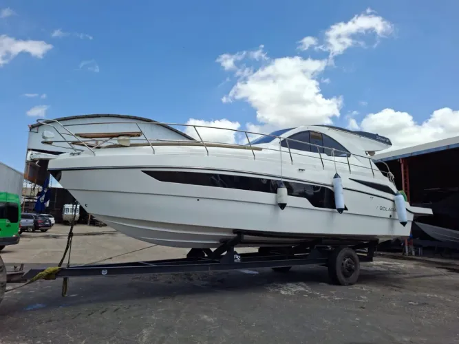 Lancha Solara 370HT